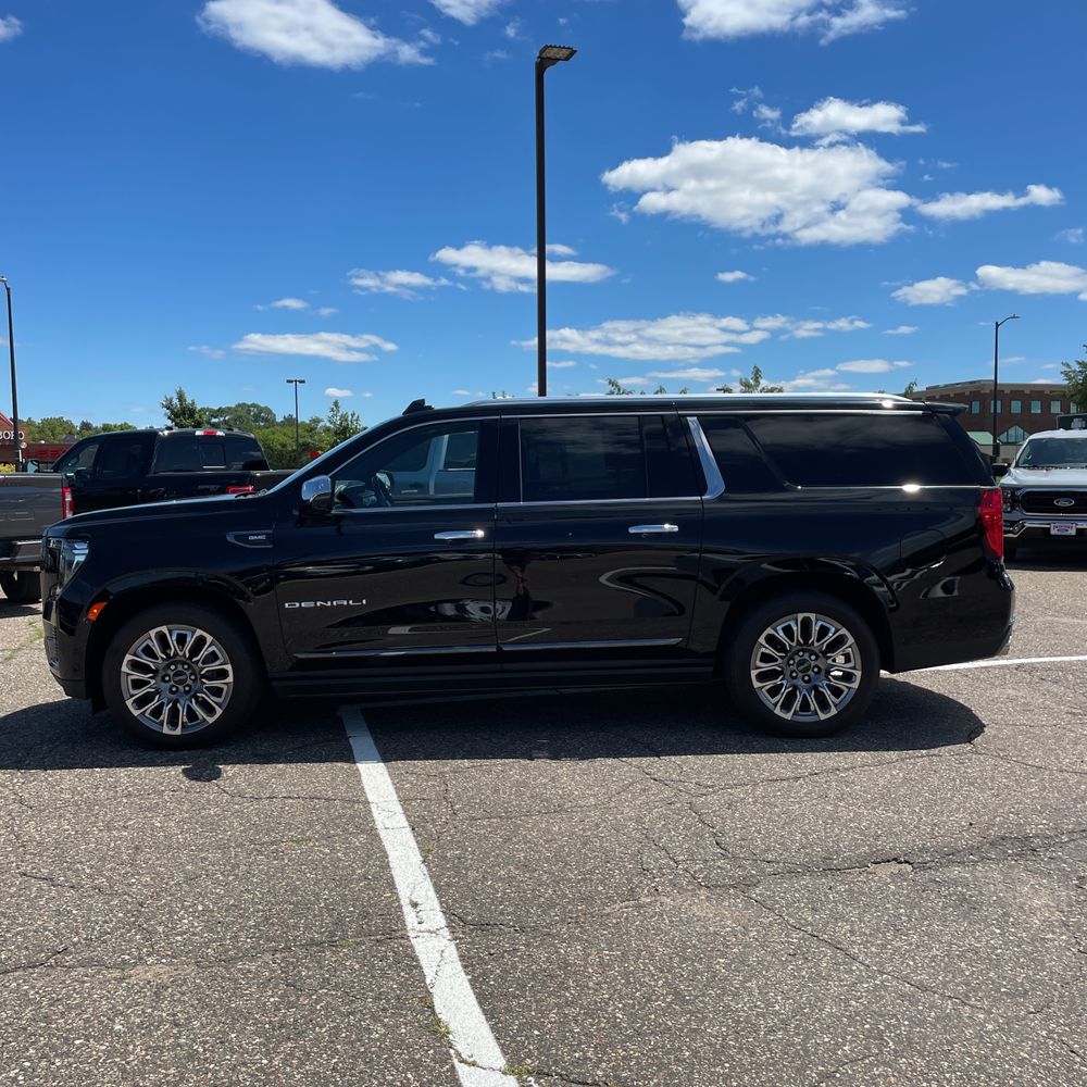 2023 GMC Yukon XL Denali Ultimate