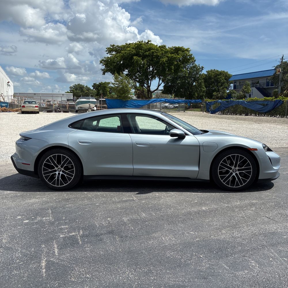 2022 Porsche Taycan Base