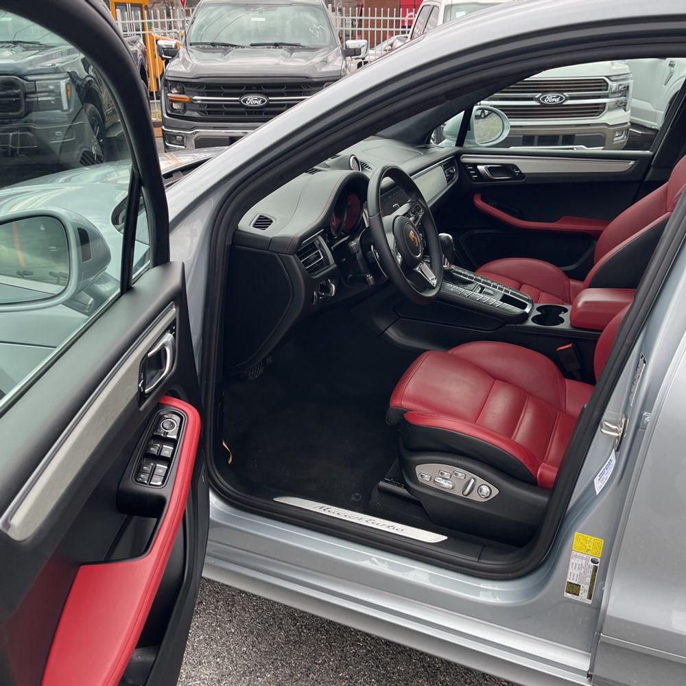 2021 Porsche Macan Turbo