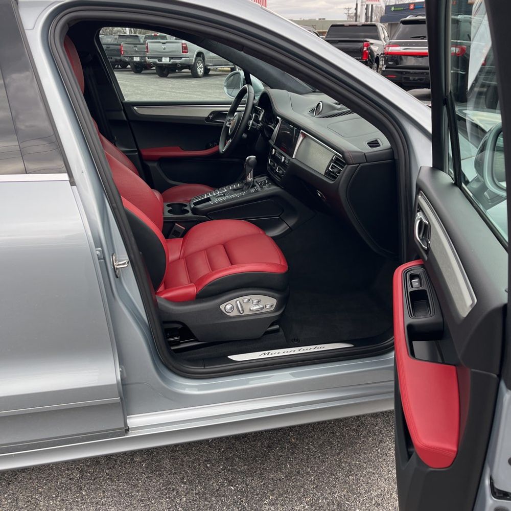 2021 Porsche Macan Turbo