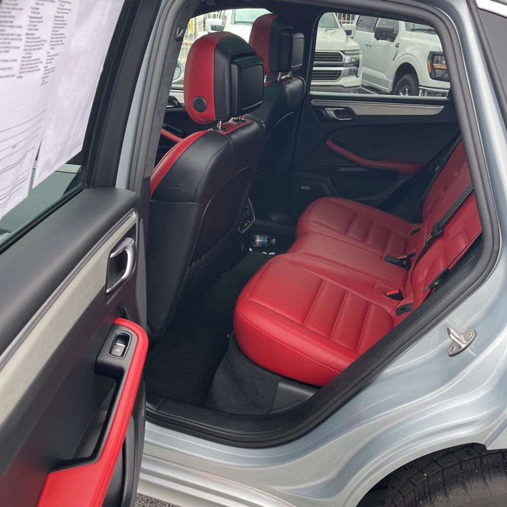 2021 Porsche Macan Turbo