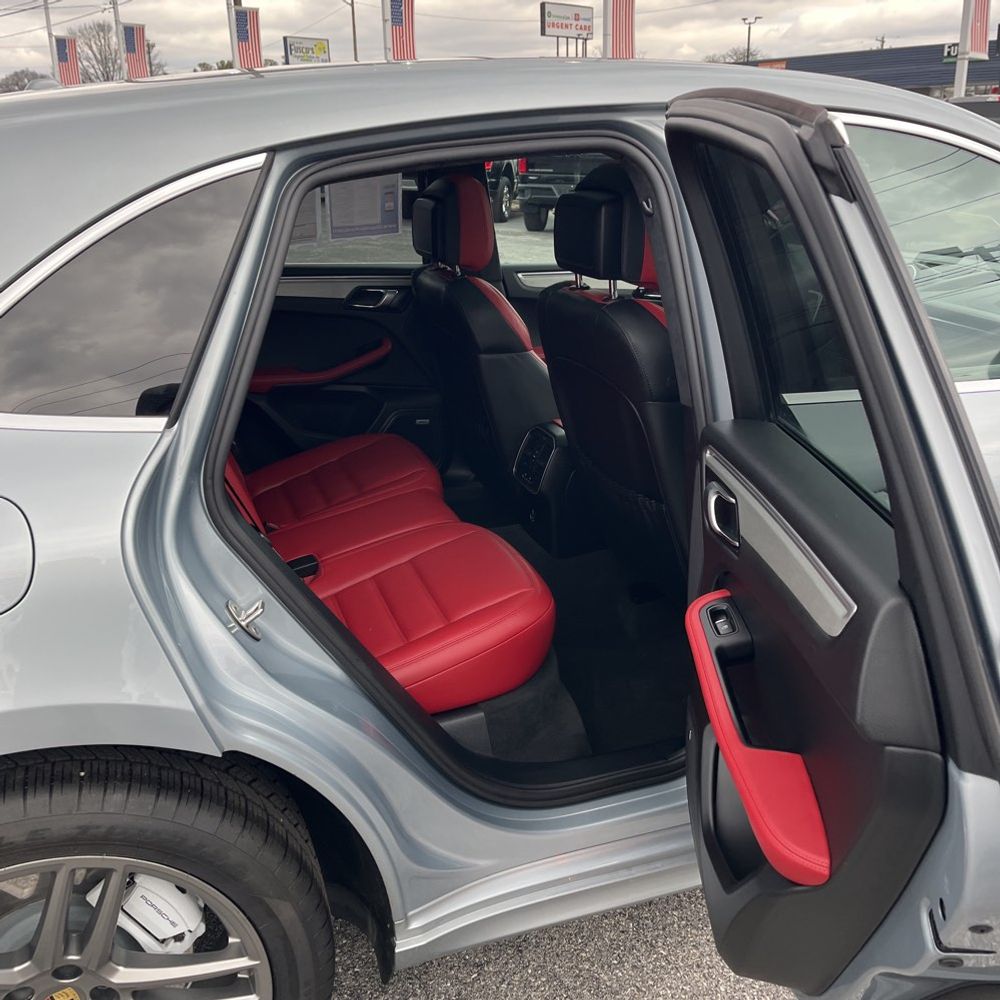 2021 Porsche Macan Turbo
