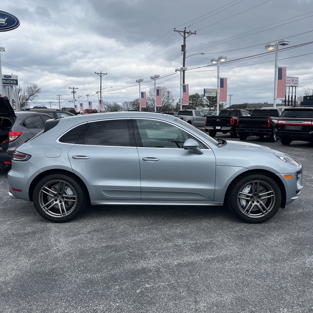 2021 Porsche Macan Turbo