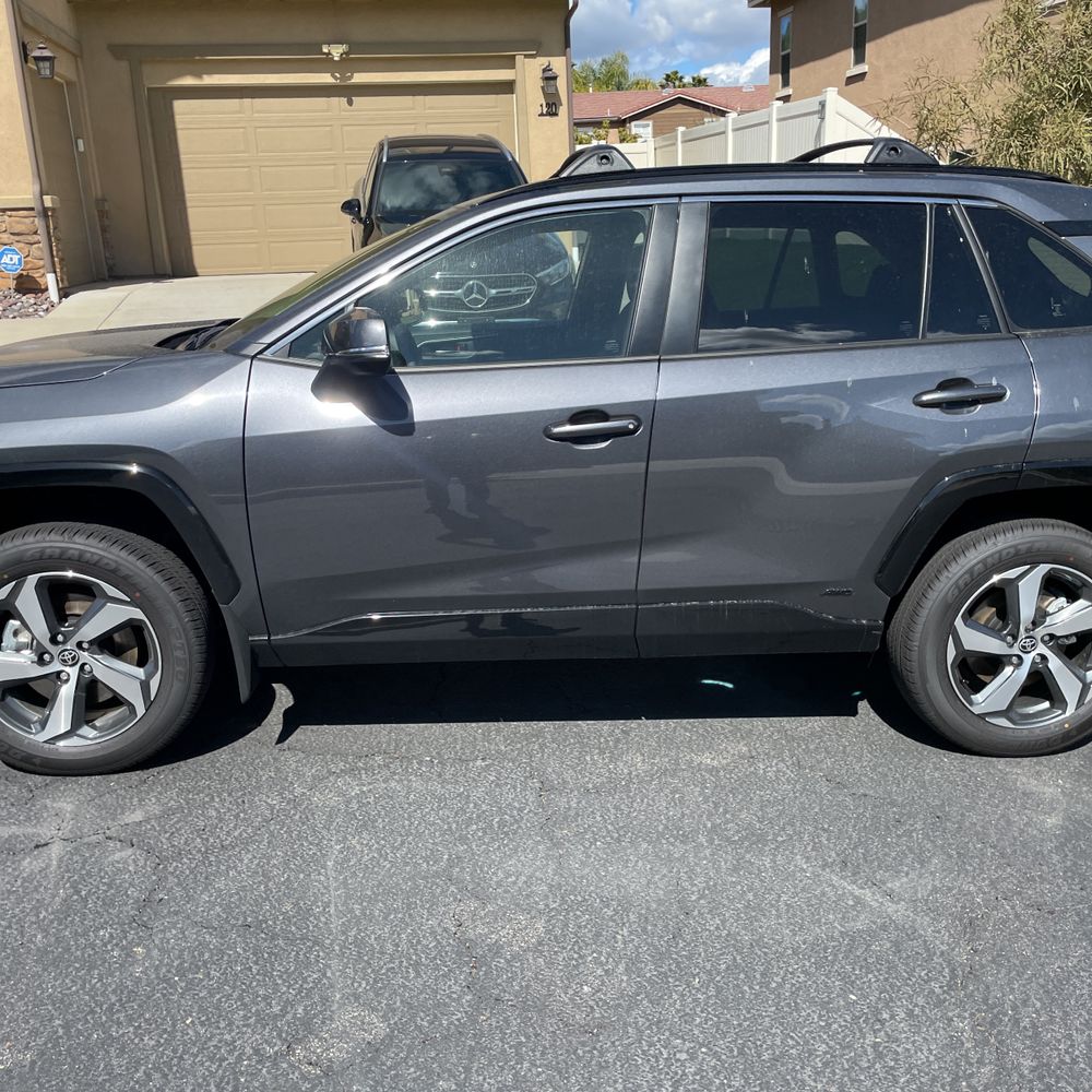 2025 Toyota RAV4 Plug-in Hybrid SE