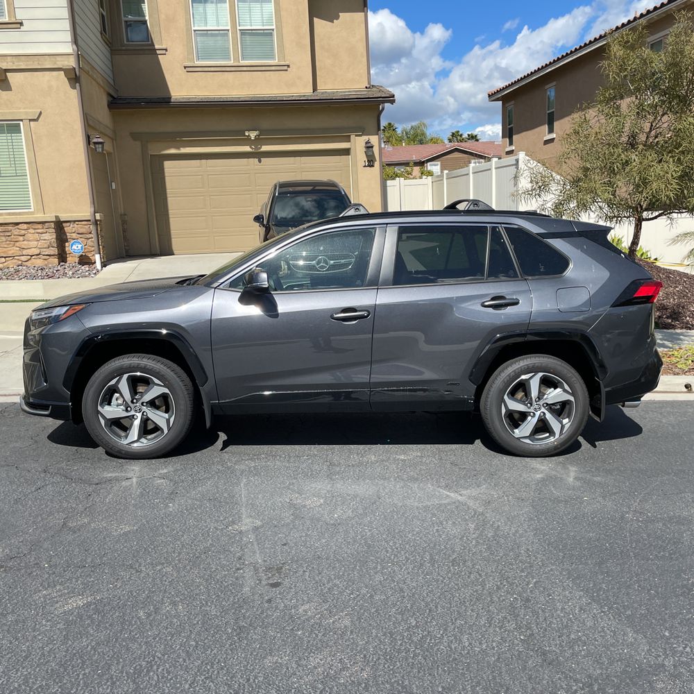 2025 Toyota RAV4 Plug-in Hybrid SE