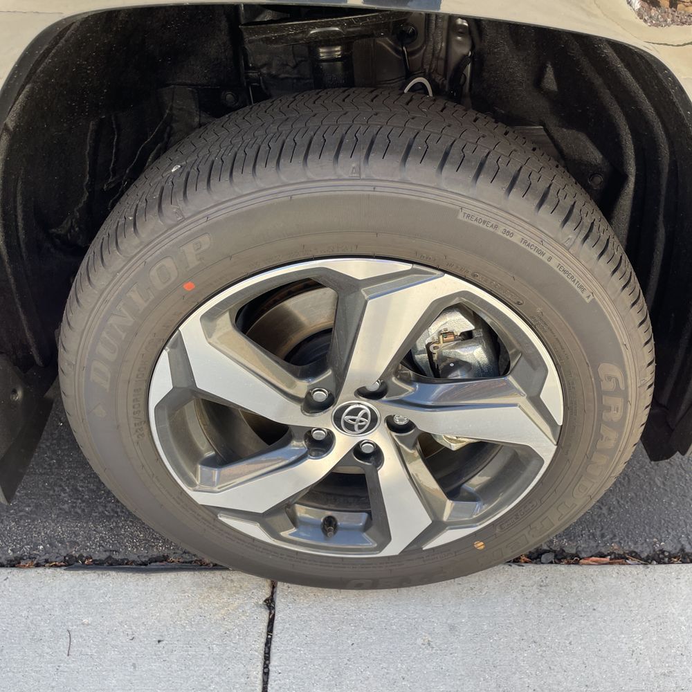 2025 Toyota RAV4 Plug-in Hybrid SE