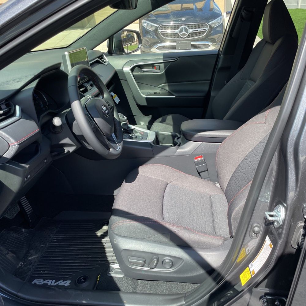 2025 Toyota RAV4 Plug-in Hybrid SE