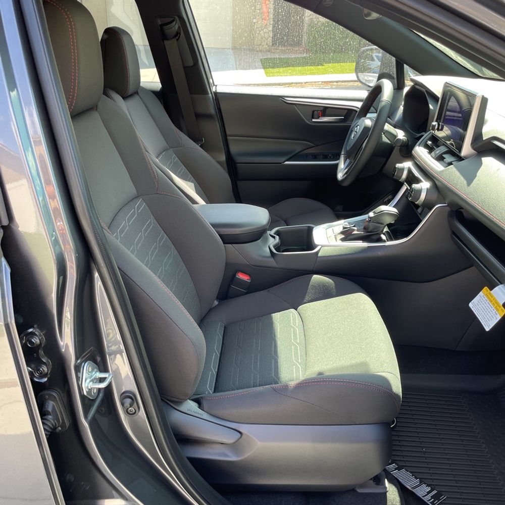 2025 Toyota RAV4 Plug-in Hybrid SE