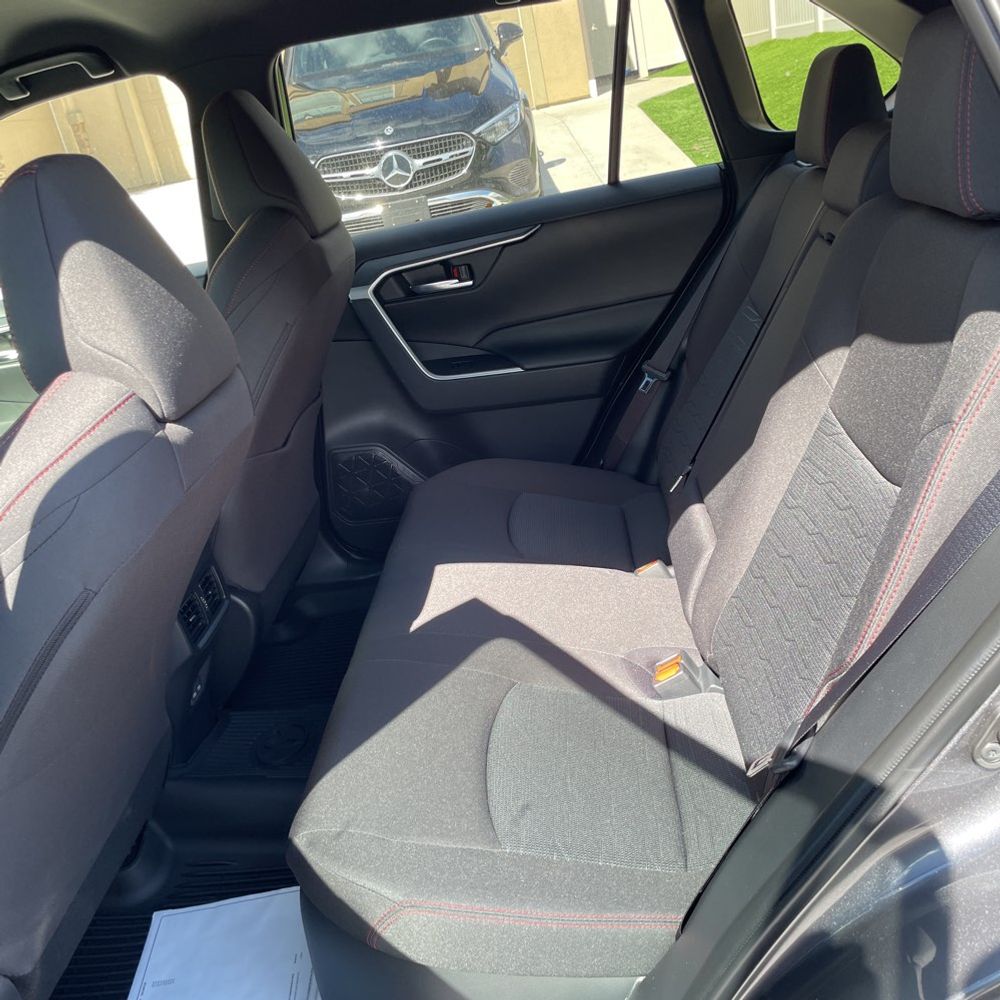 2025 Toyota RAV4 Plug-in Hybrid SE
