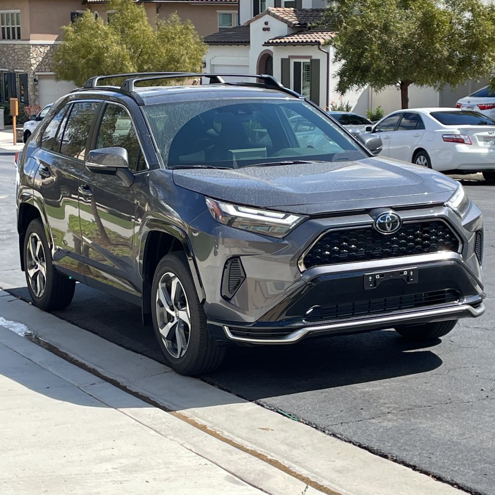 2025 Toyota RAV4 Plug-in Hybrid SE