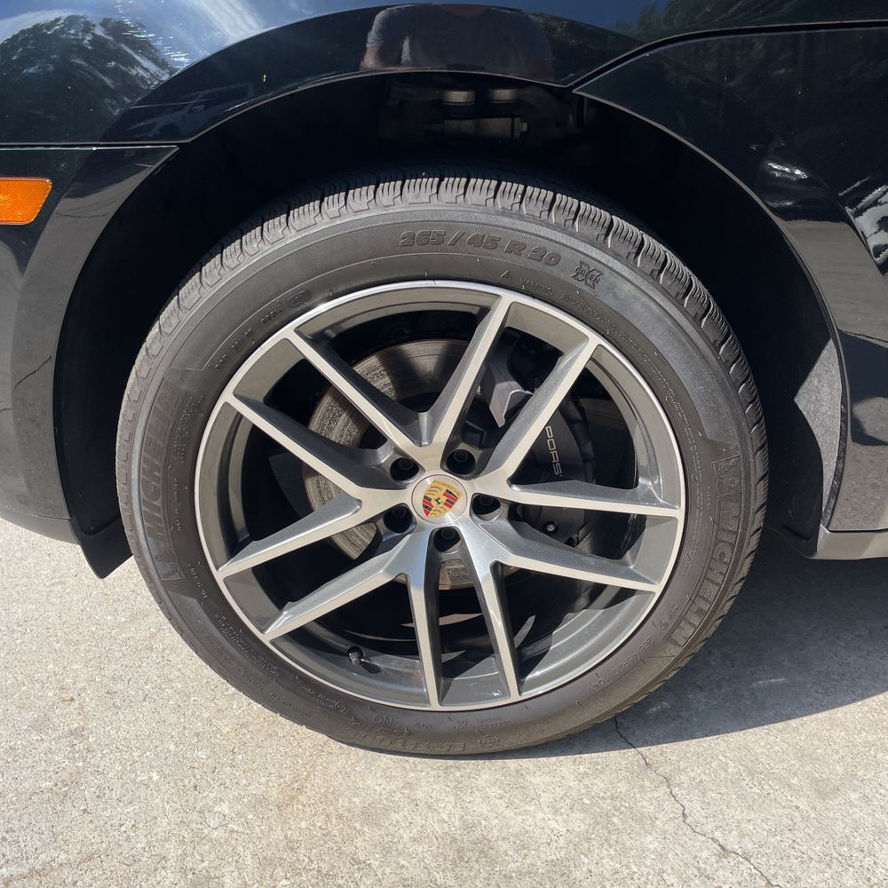 2024 Porsche Macan Base