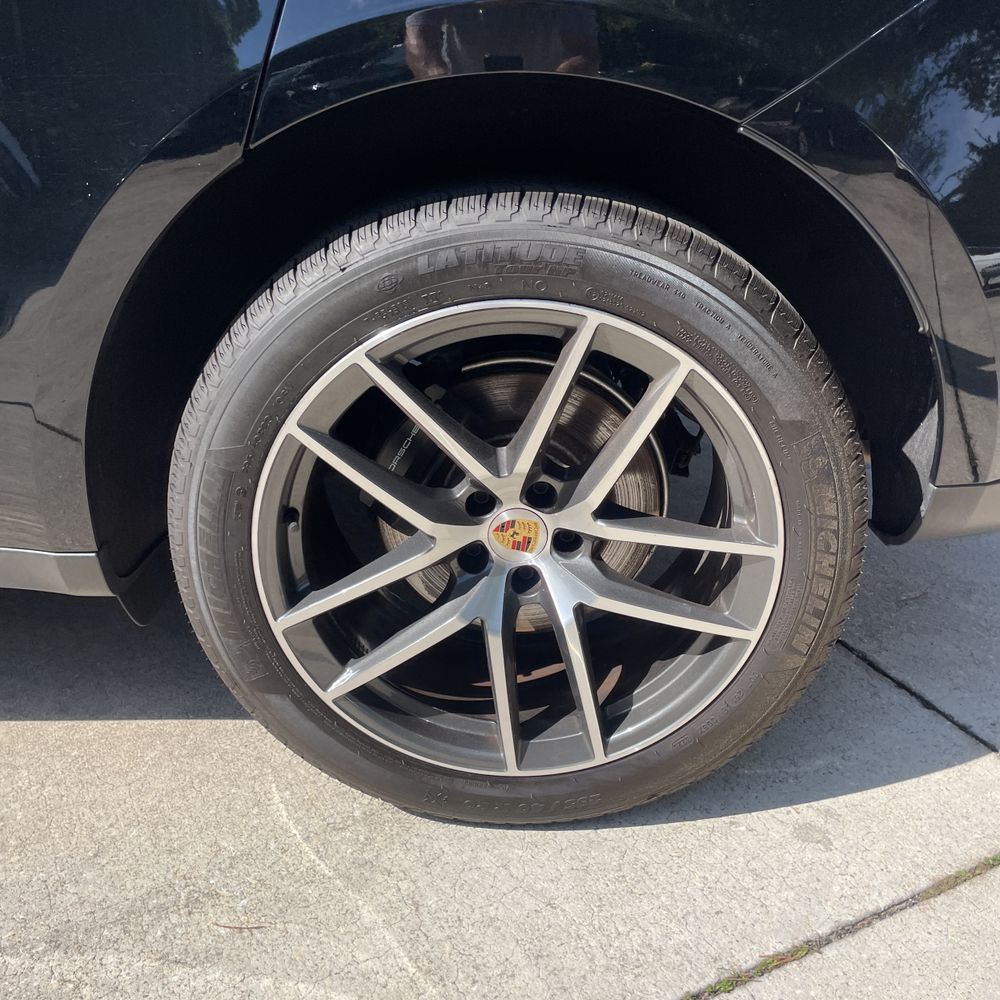 2024 Porsche Macan Base