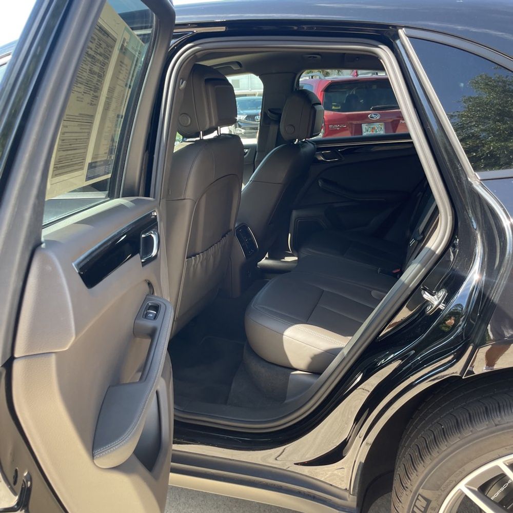 2024 Porsche Macan Base