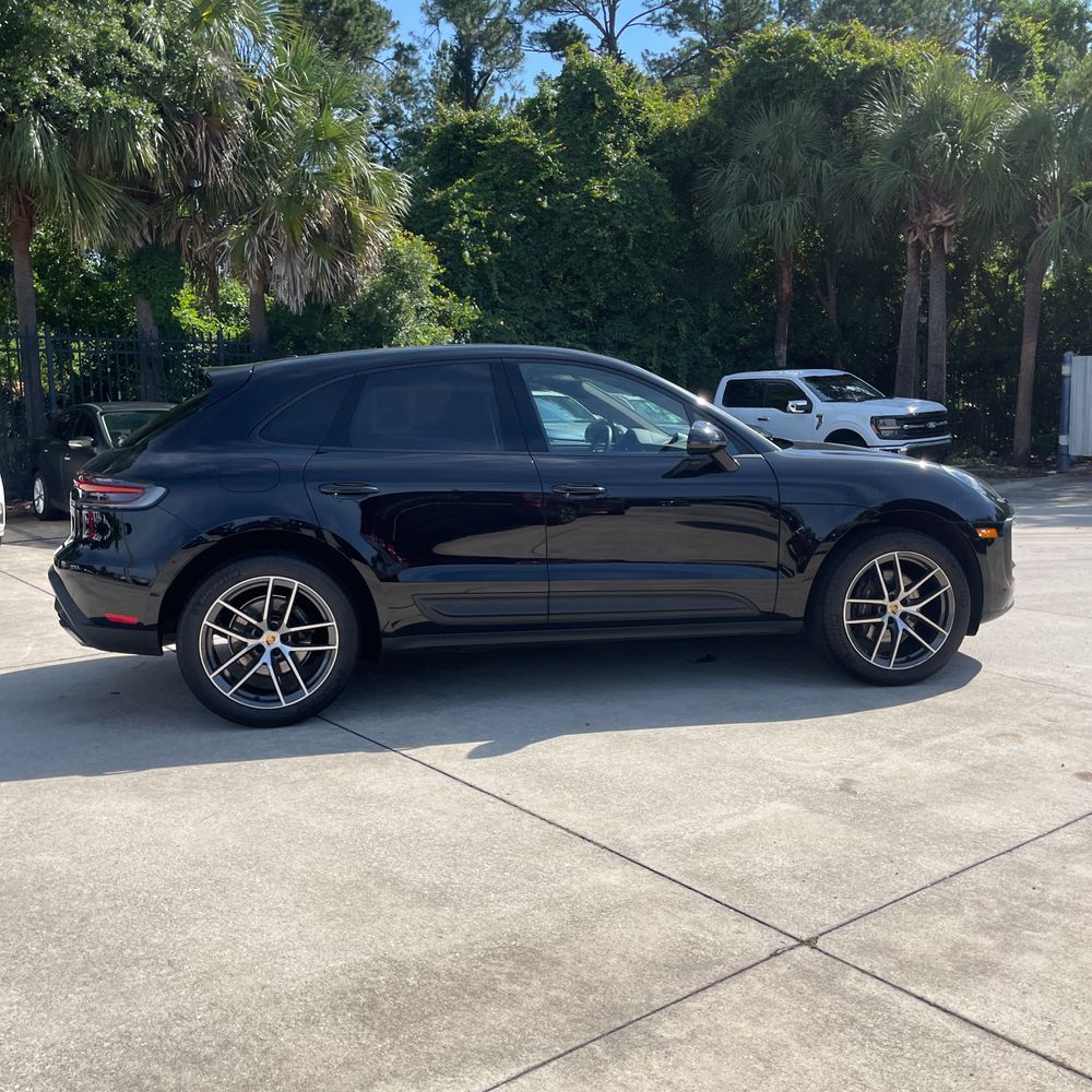 2024 Porsche Macan Base