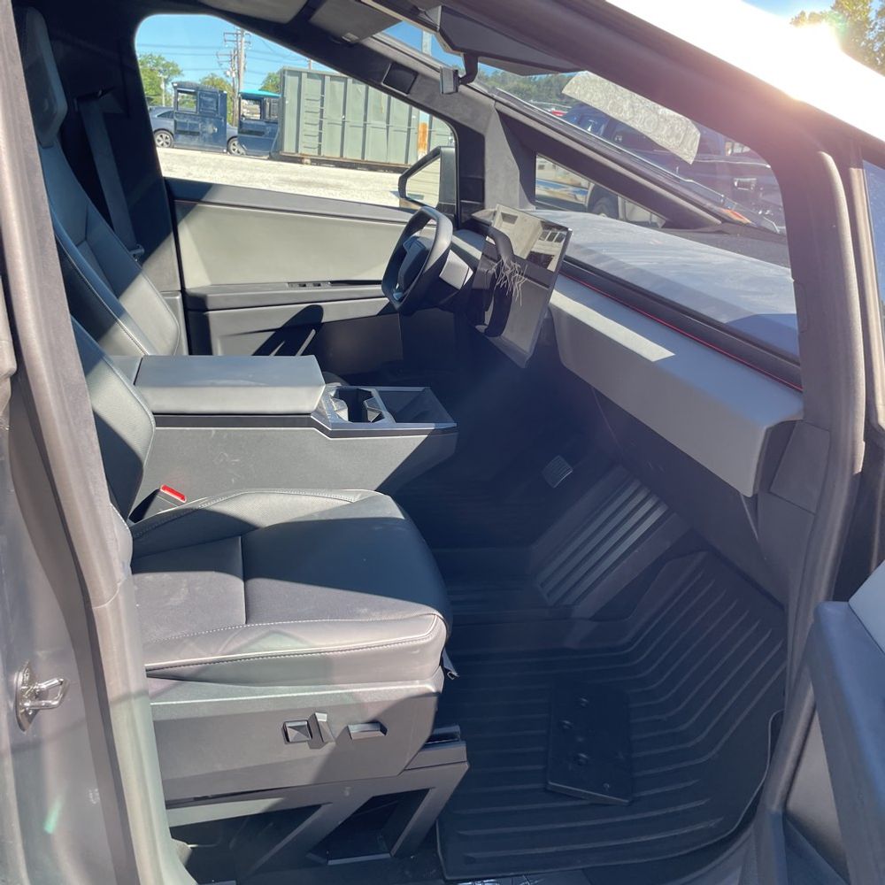 2024 Tesla Cybertruck Base
