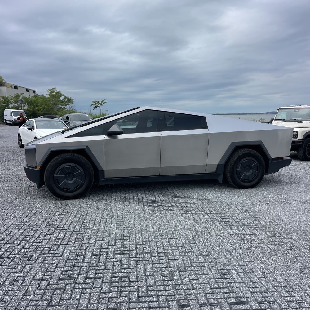 2024 Tesla Cybertruck Base