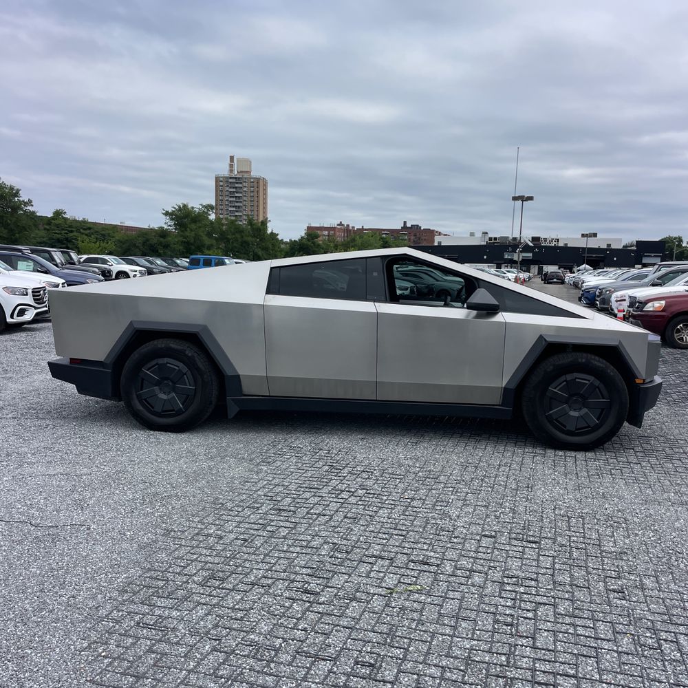 2024 Tesla Cybertruck Base