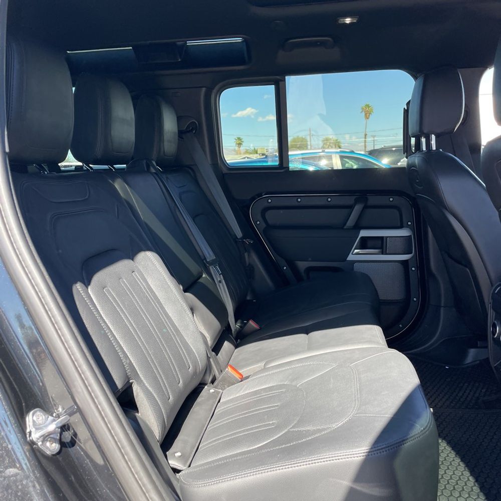 2022 Land Rover Defender 110 SE