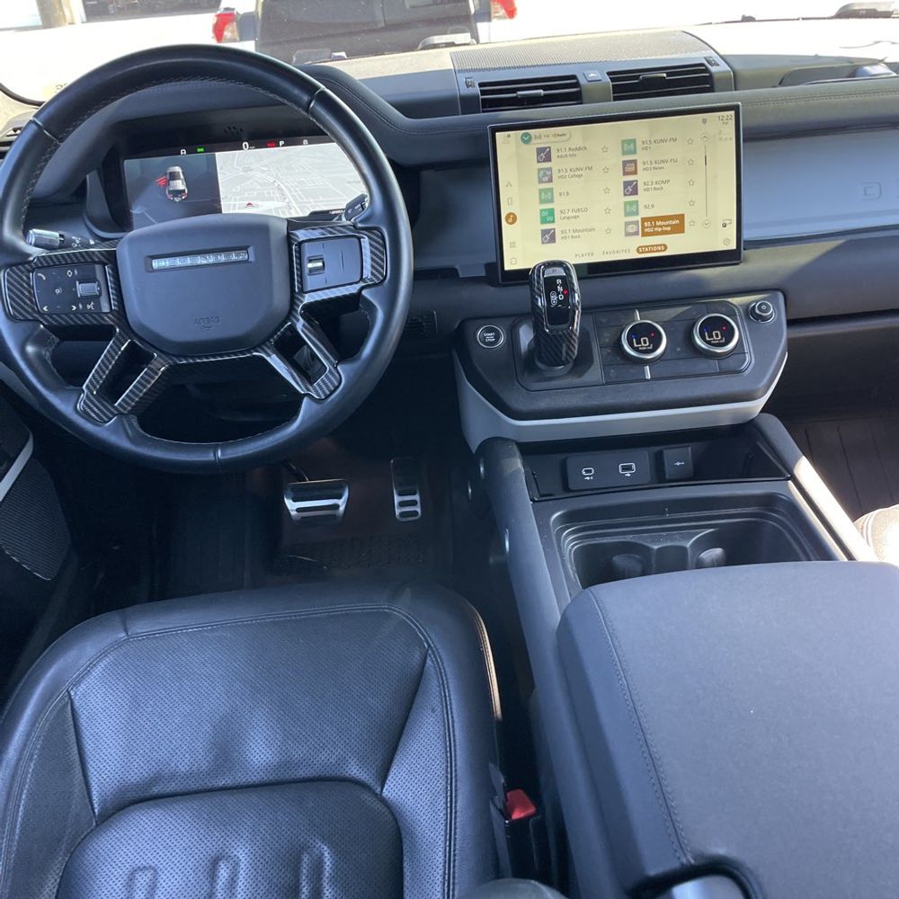 2022 Land Rover Defender 110 SE
