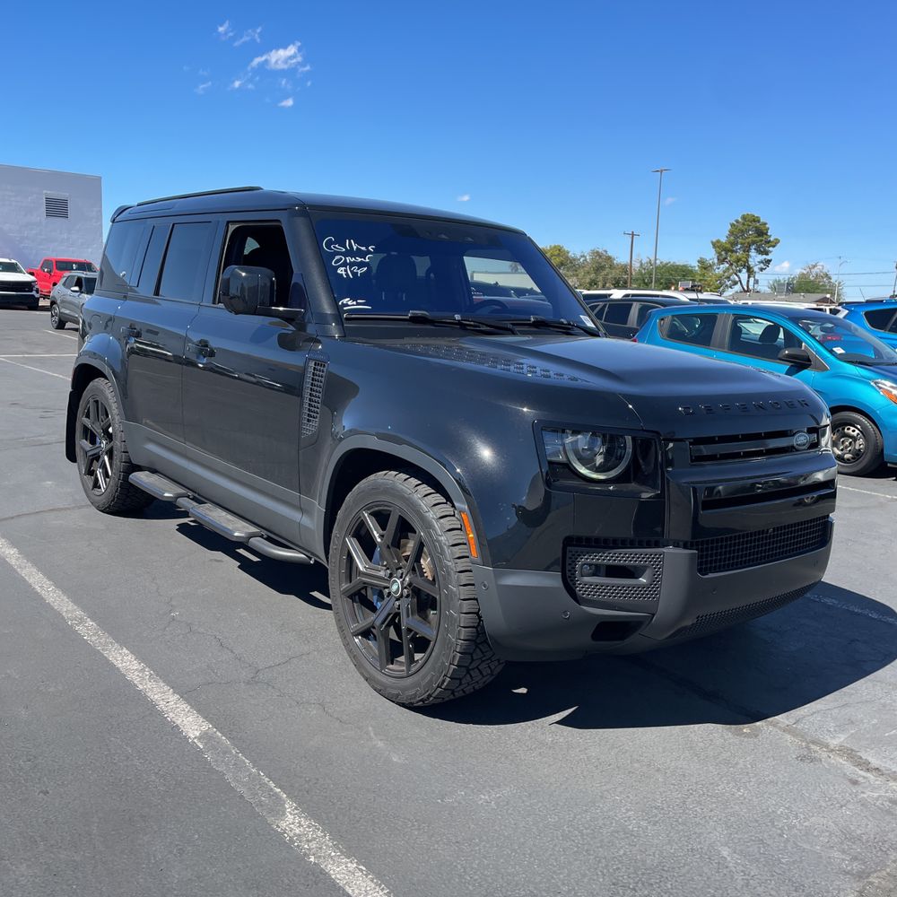 2022 Land Rover Defender 110 SE
