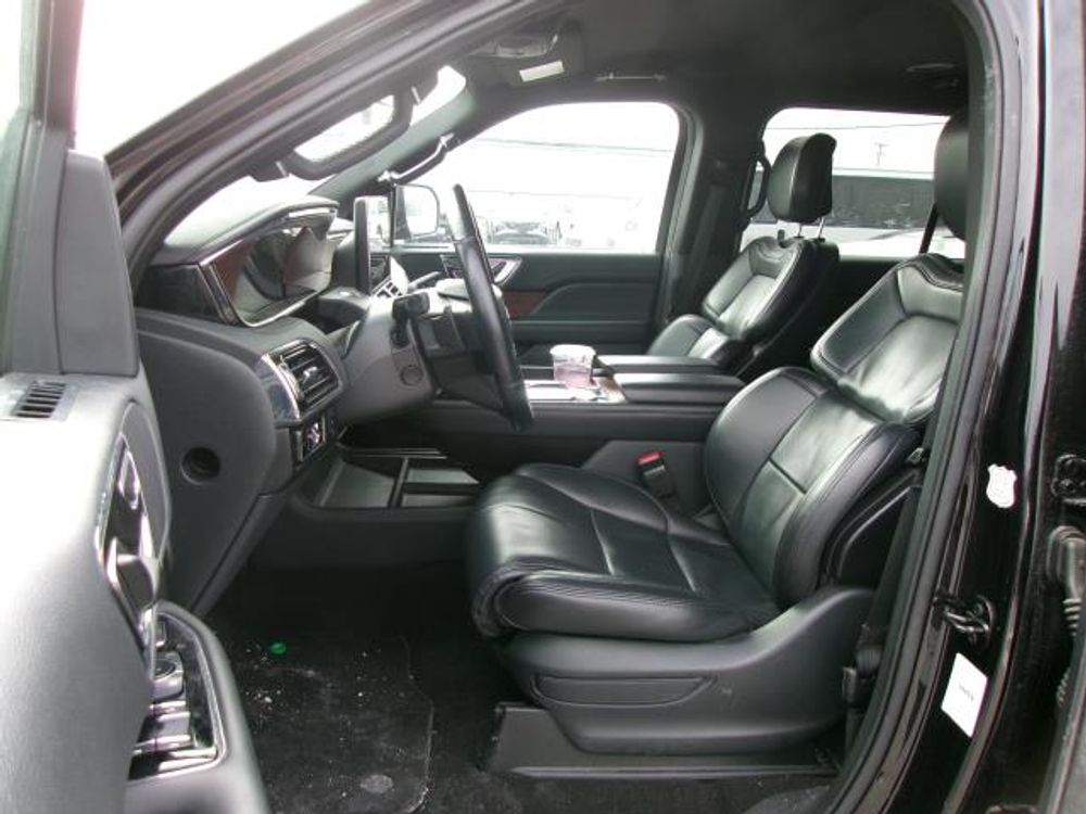 2023 Lincoln Navigator Standard