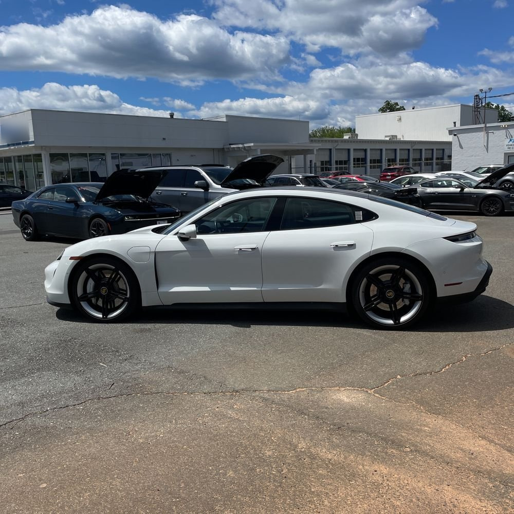 2022 Porsche Taycan Base