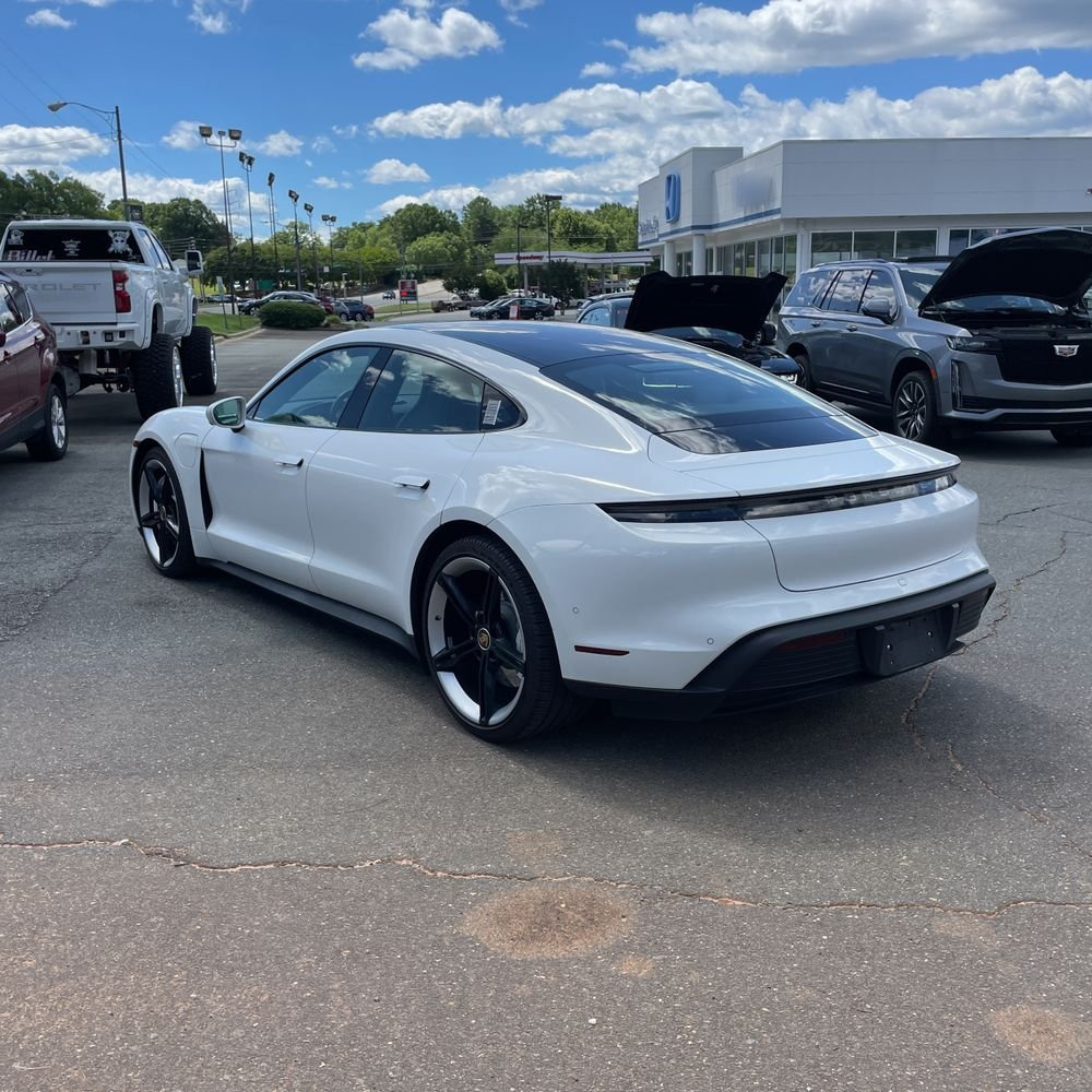 2022 Porsche Taycan Base