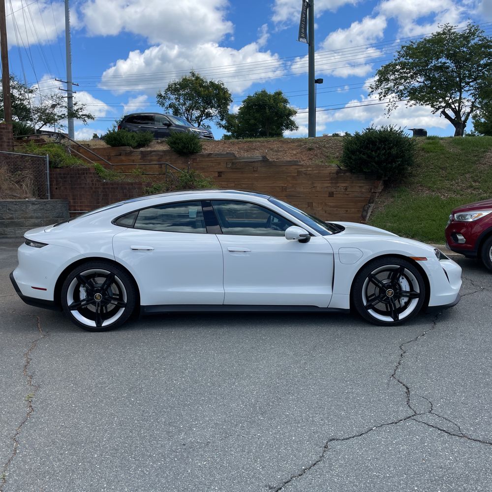 2022 Porsche Taycan Base