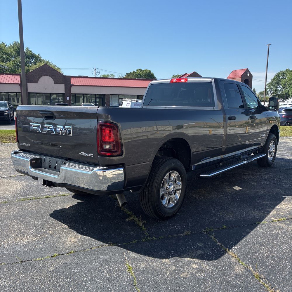2026 Ram 2500 Big Horn Crew Cab 4x4 8' Box