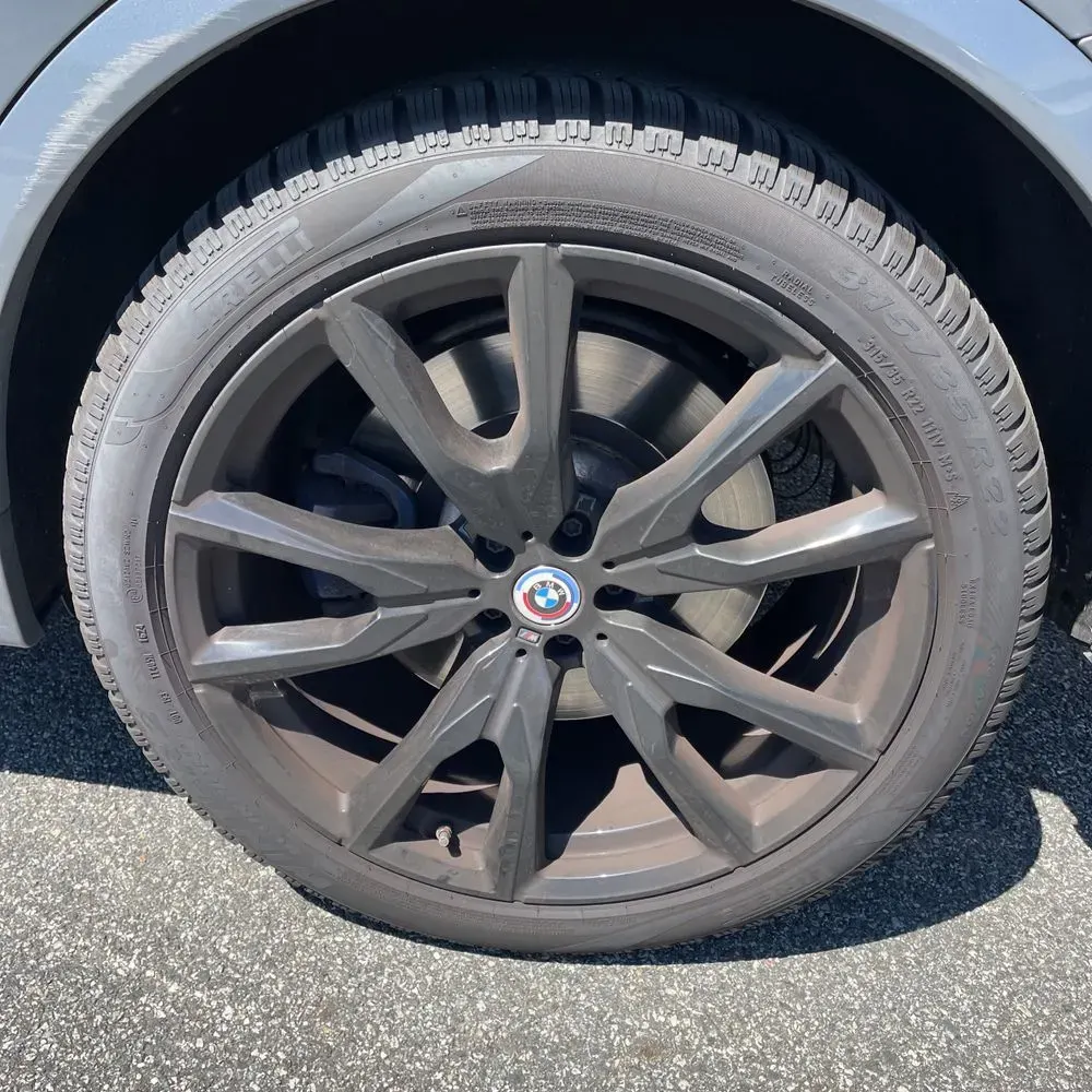 2023 BMW X7 M60i