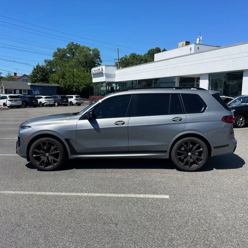 2023 BMW X7 M60i