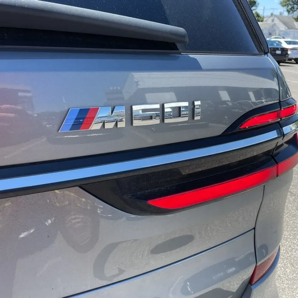 2023 BMW X7 M60i