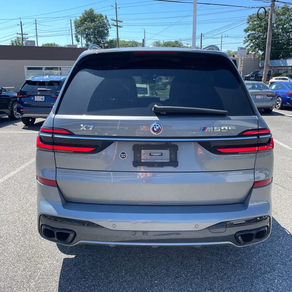 2023 BMW X7 M60i