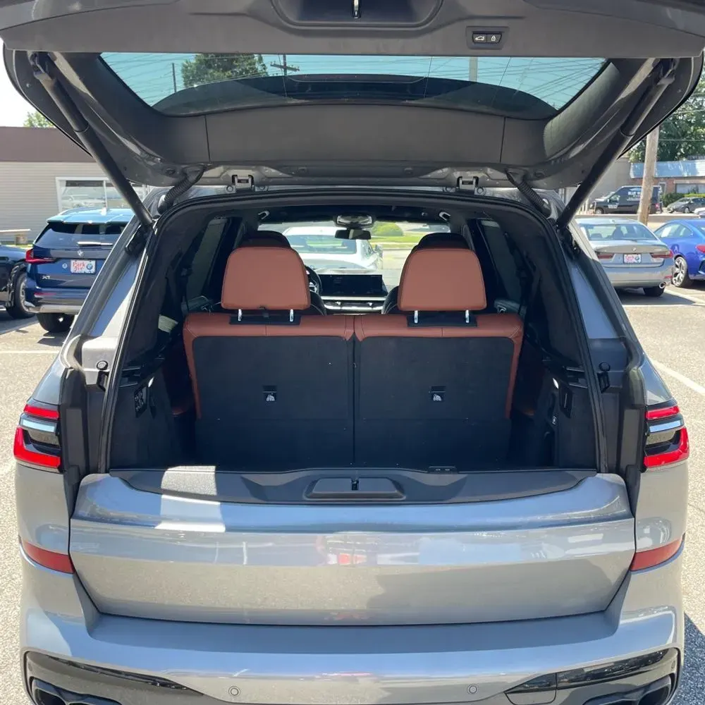 2023 BMW X7 M60i