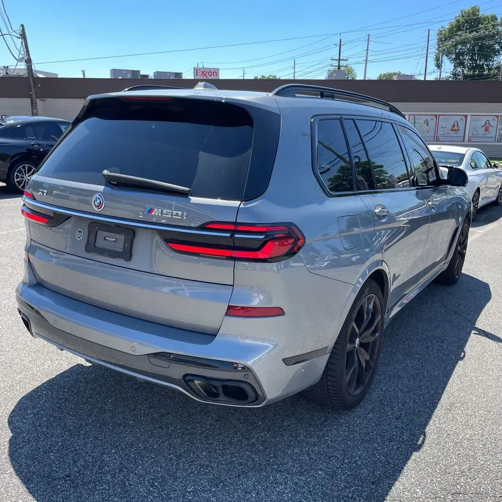 2023 BMW X7 M60i