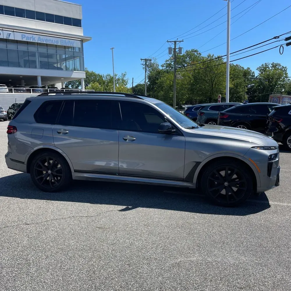 2023 BMW X7 M60i