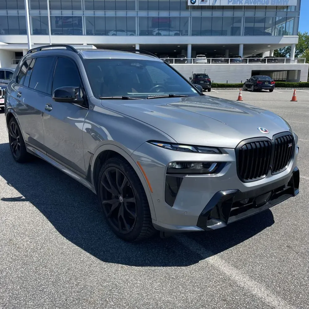 2023 BMW X7 M60i