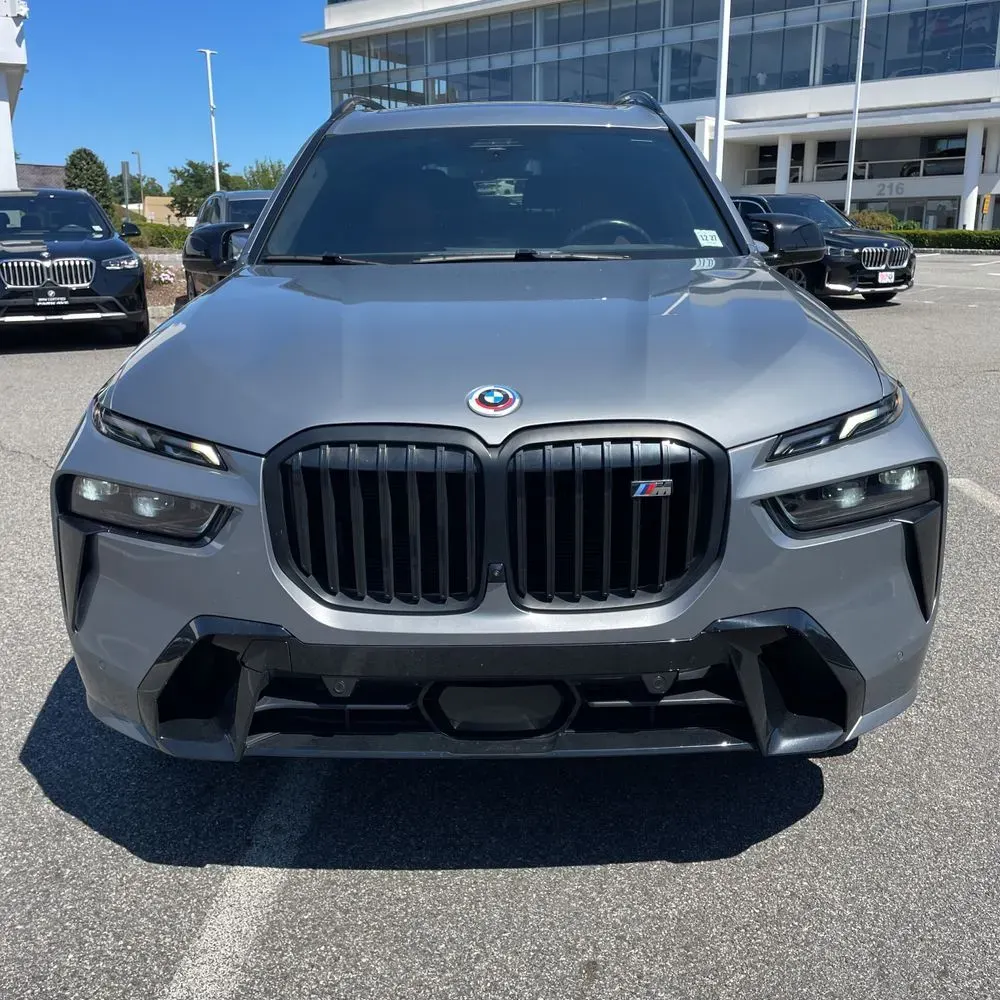 2023 BMW X7 M60i