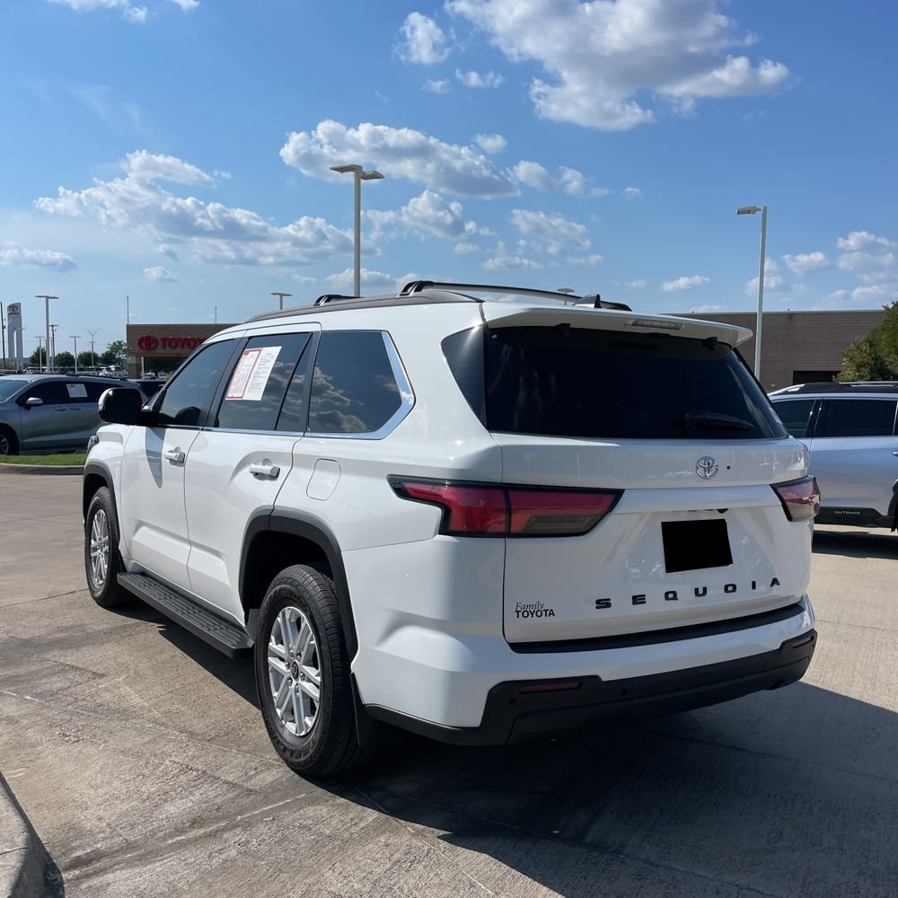 2024 Toyota Sequoia SR5