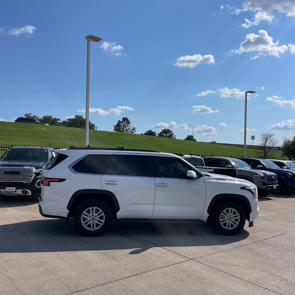 2024 Toyota Sequoia SR5