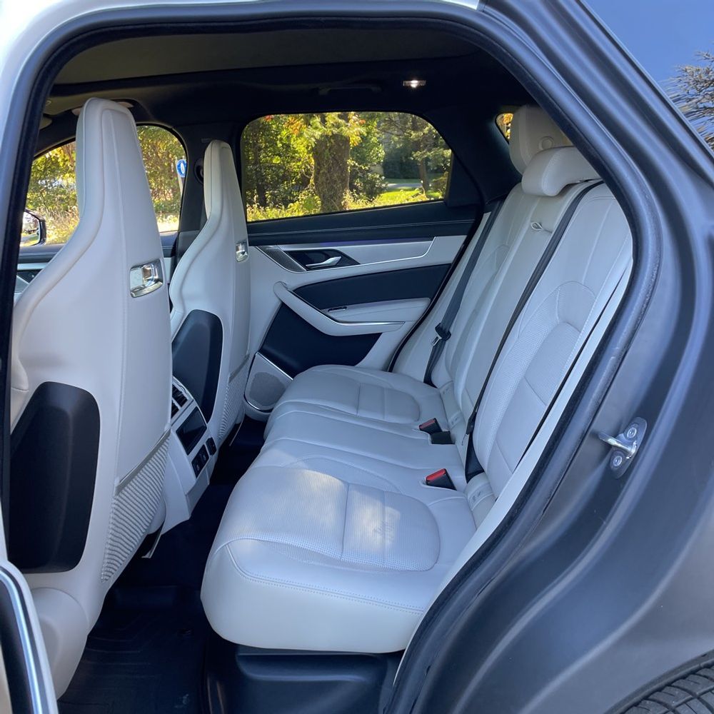2024 Jaguar F-Pace P400 R-Dynamic S