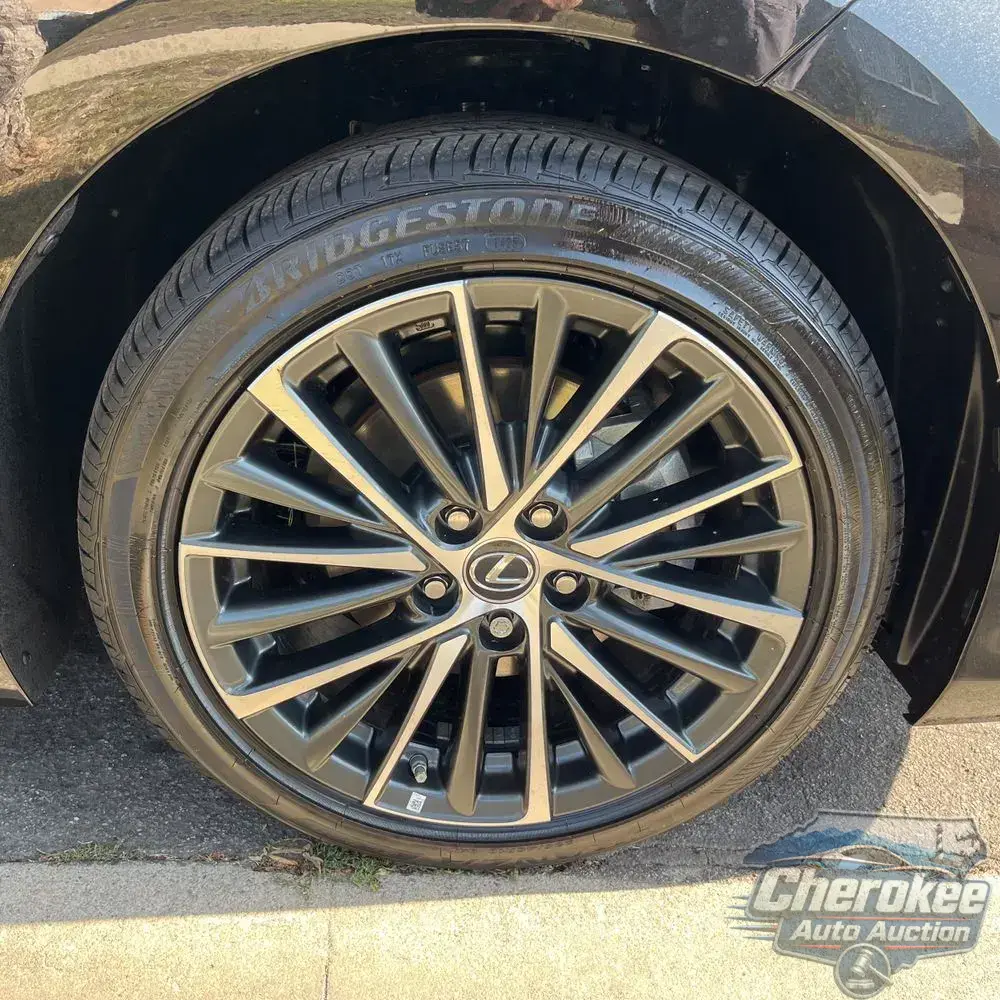 2025 Lexus ES 300h Base