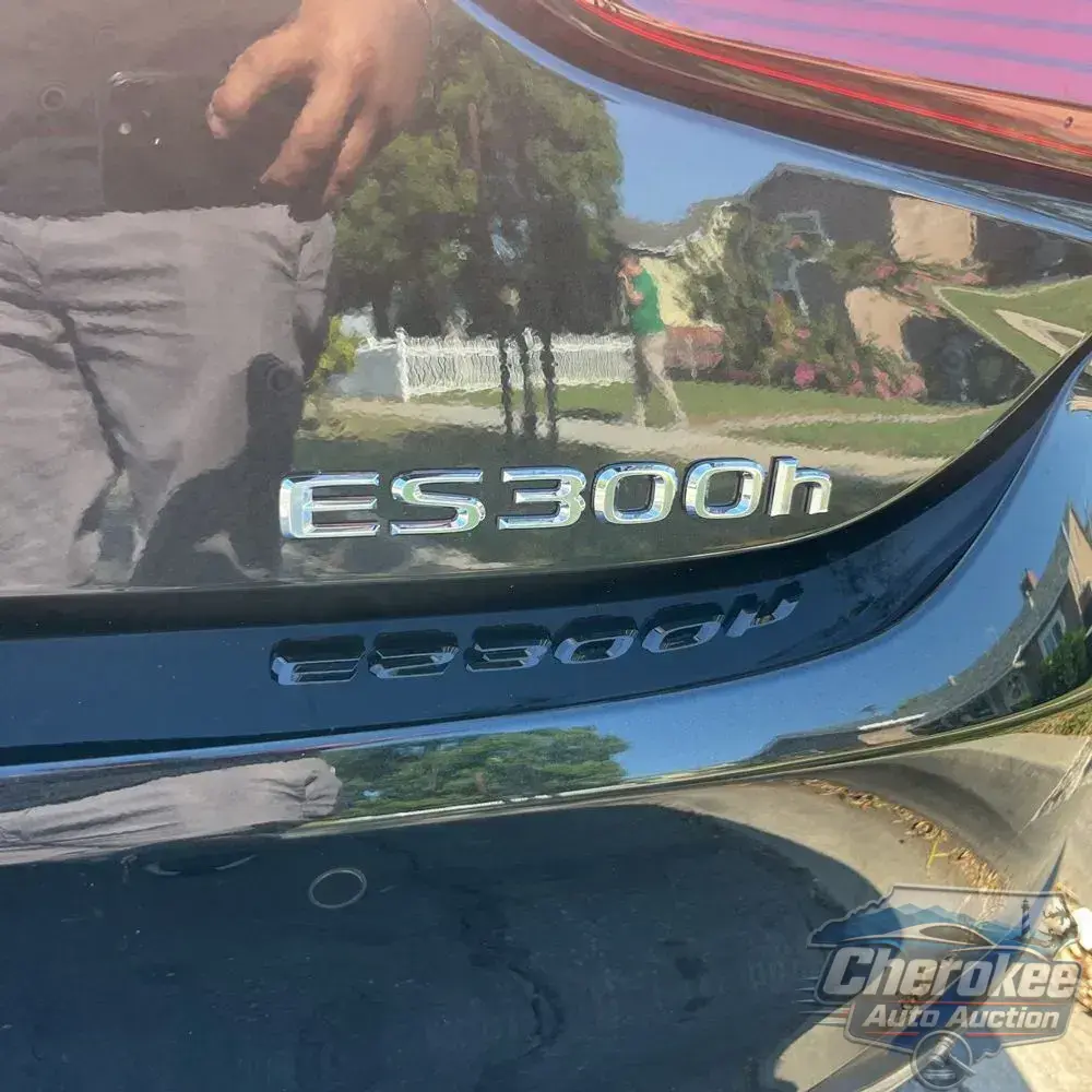 2025 Lexus ES 300h Base