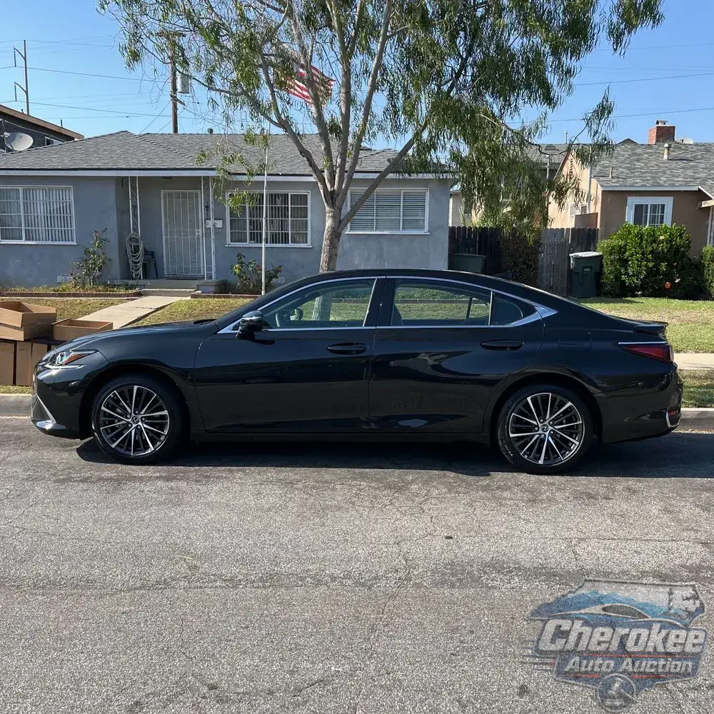 2025 Lexus ES 300h Base