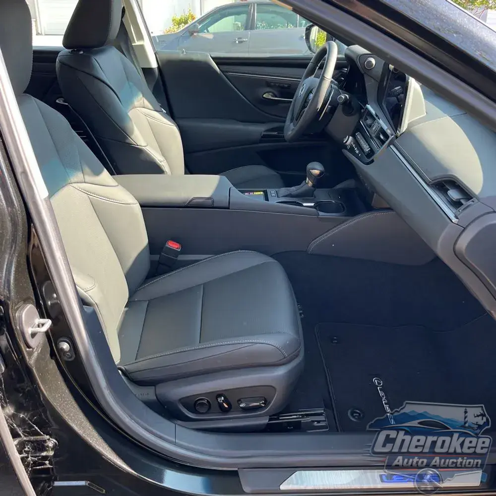 2025 Lexus ES 300h Base