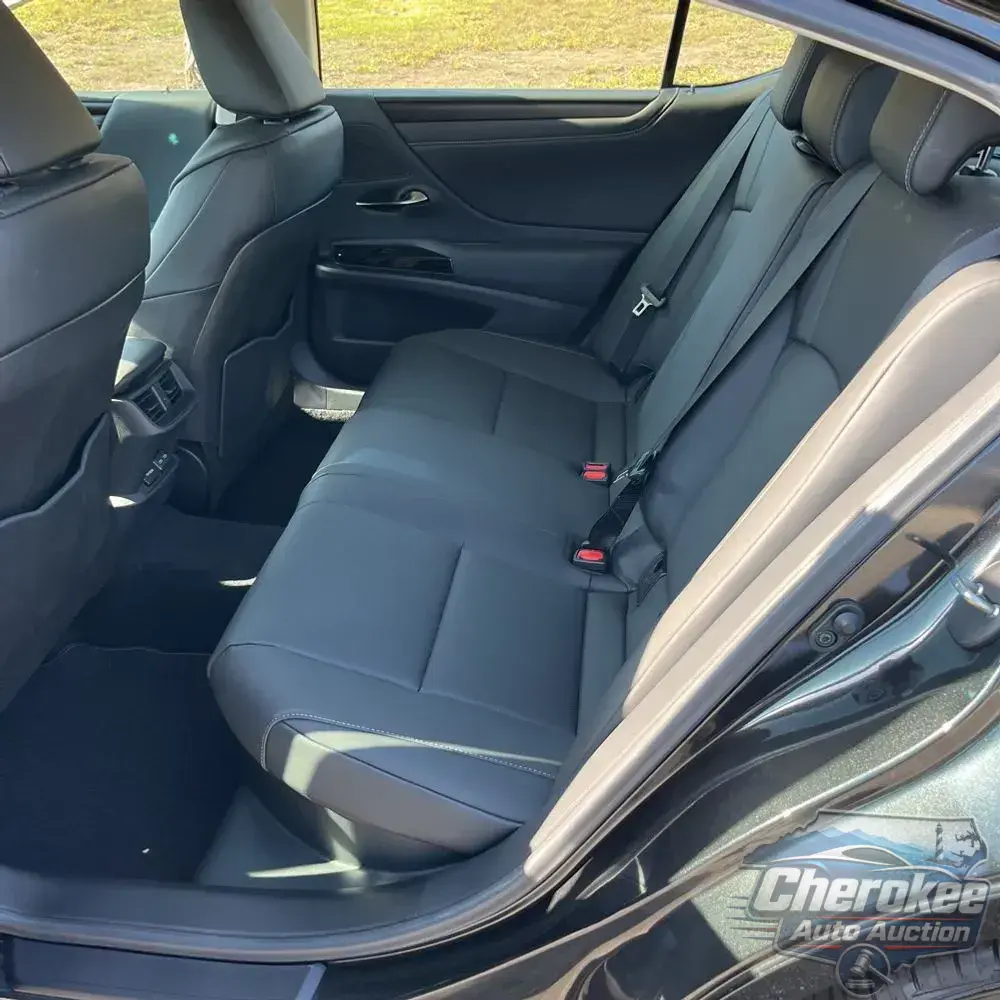 2025 Lexus ES 300h Base