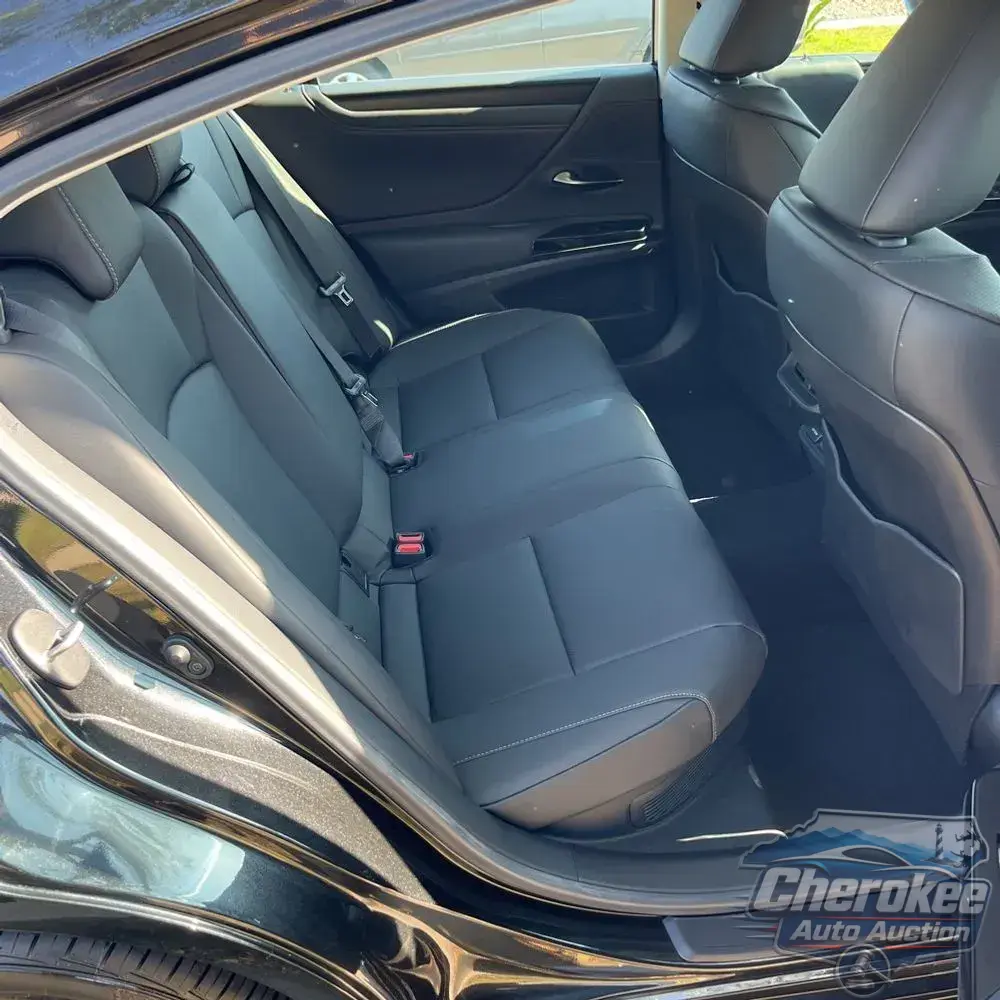 2025 Lexus ES 300h Base