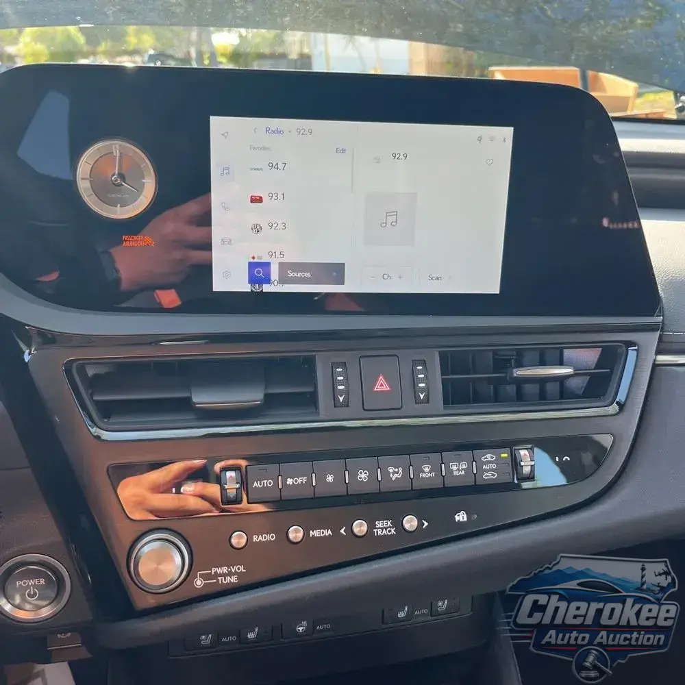 2025 Lexus ES 300h Base