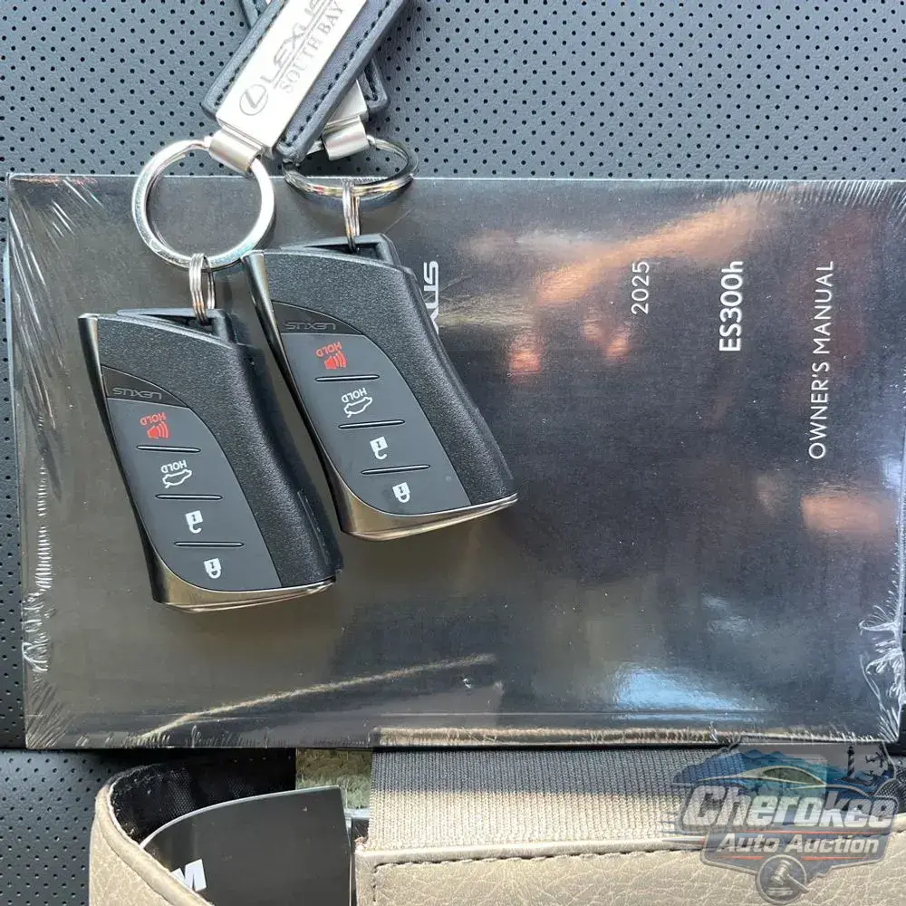 2025 Lexus ES 300h Base