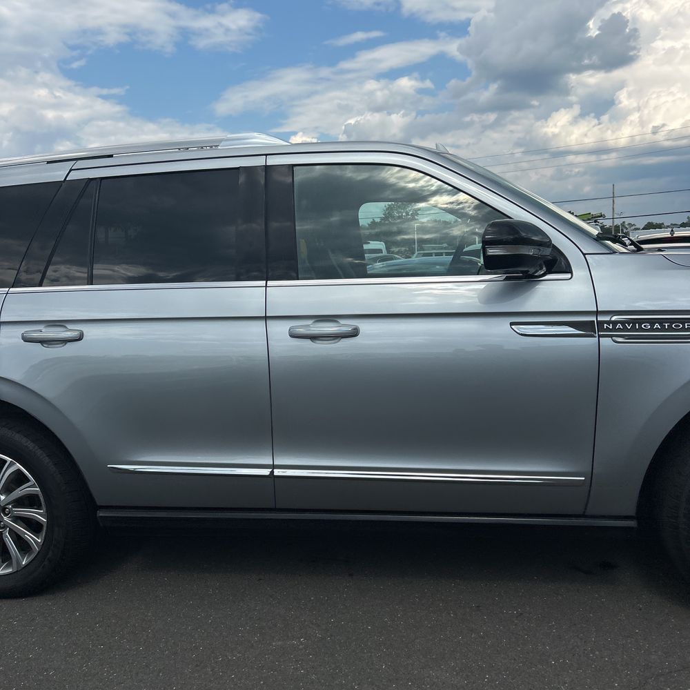 2023 Lincoln Navigator Standard